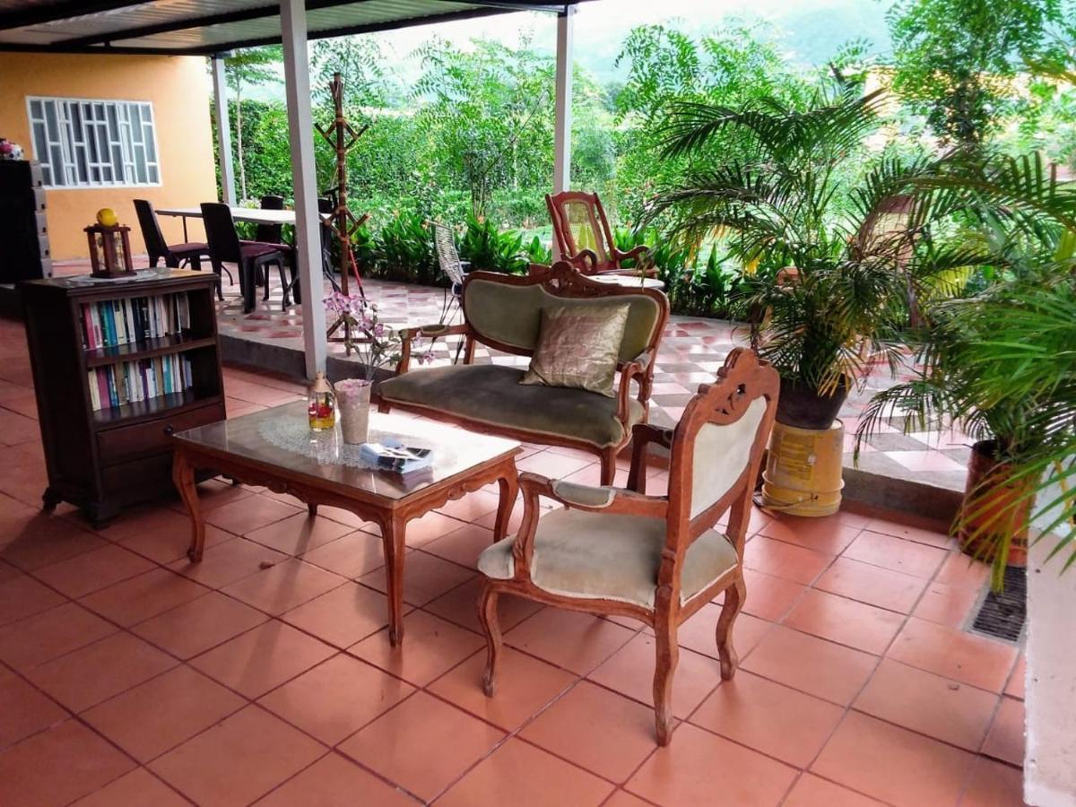 C&H Casa Campestre El Oasis Ricaurte Girardot Bed & Breakfast エクステリア 写真